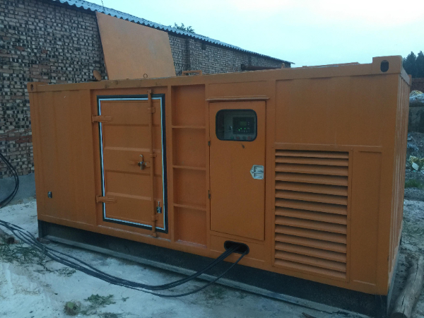 康定发电机组长期使用中，电缆线的敷设路径有哪些要求？